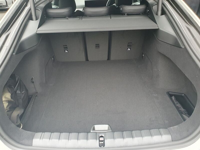 More views of BMW i4