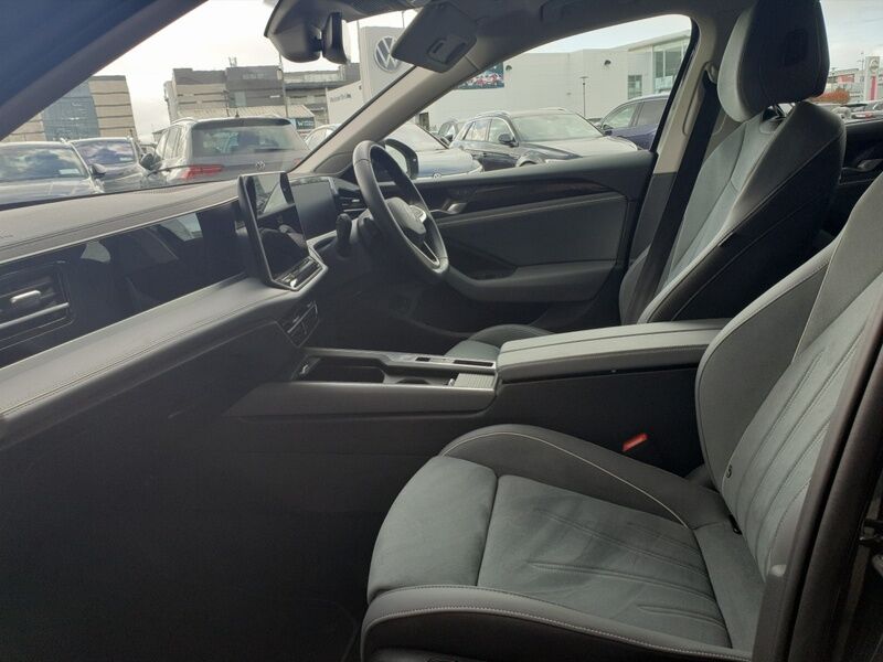 More views of Volkswagen Passat