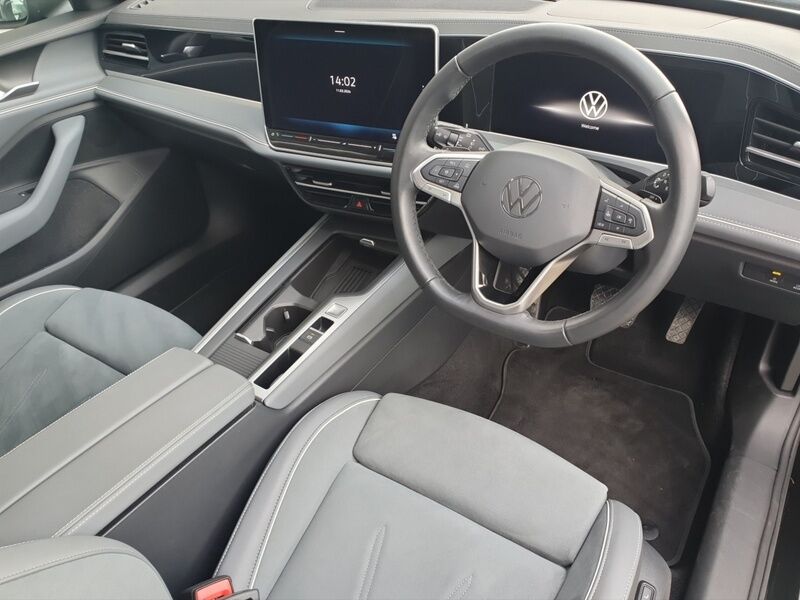 More views of Volkswagen Passat