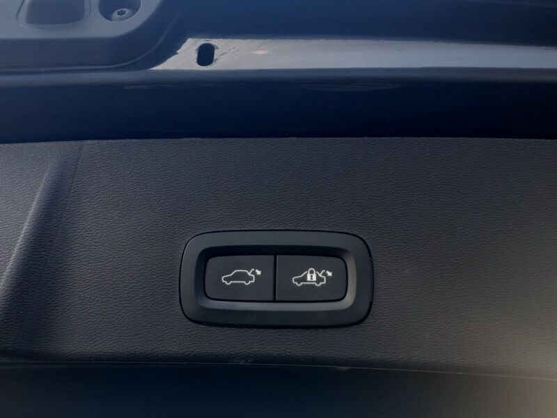 More views of Volvo XC40