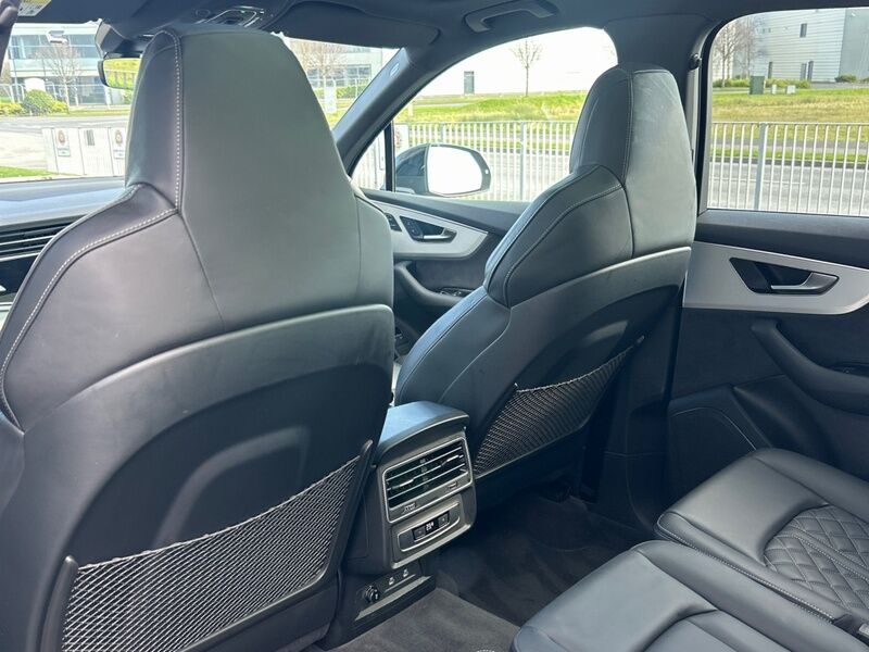 More views of Audi Q7