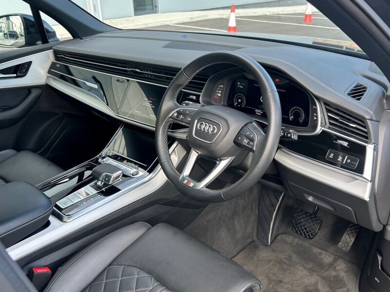 More views of Audi Q7