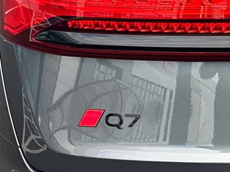 More views of Audi Q7