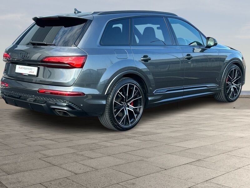 More views of Audi Q7