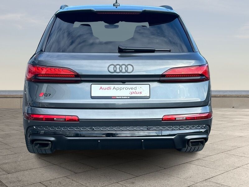 More views of Audi Q7