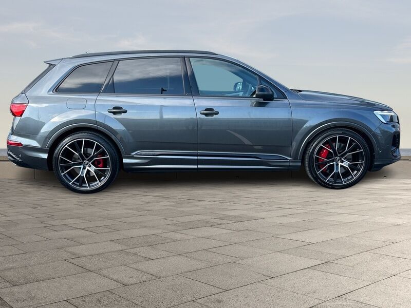 More views of Audi Q7