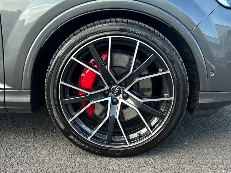 More views of Audi Q7