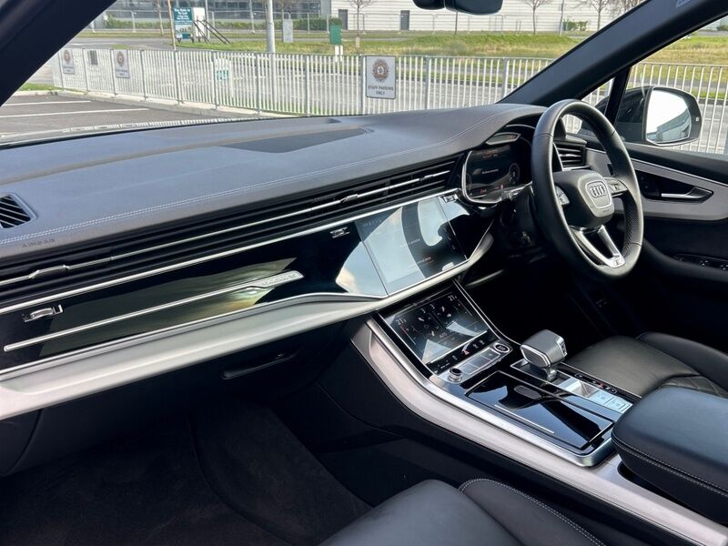 More views of Audi Q7