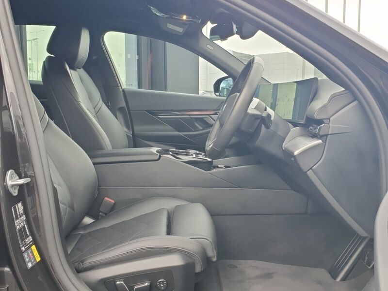 More views of BMW i5