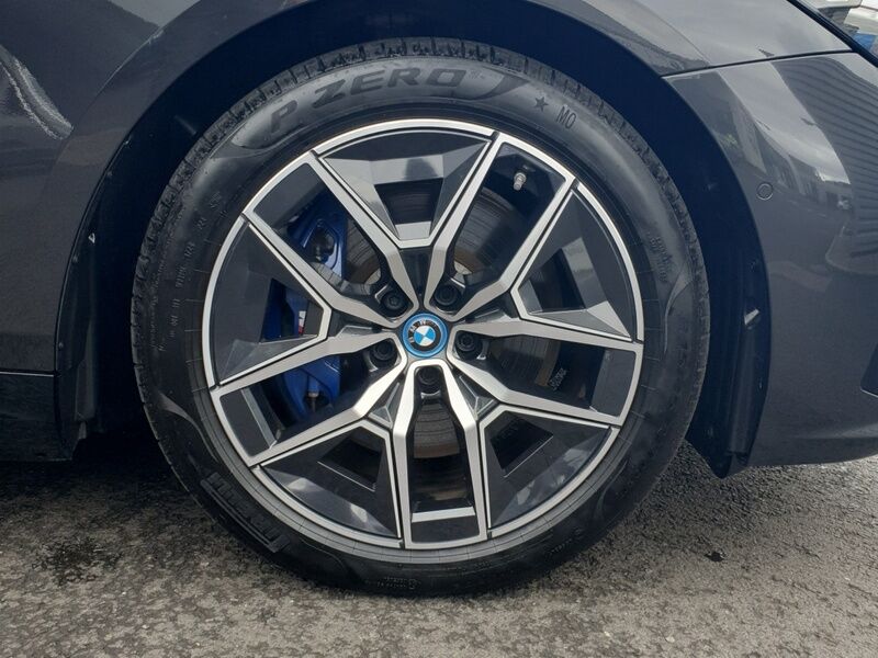 More views of BMW i5