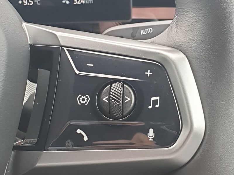 More views of BMW i5