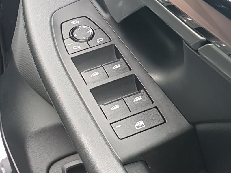 More views of BMW i5