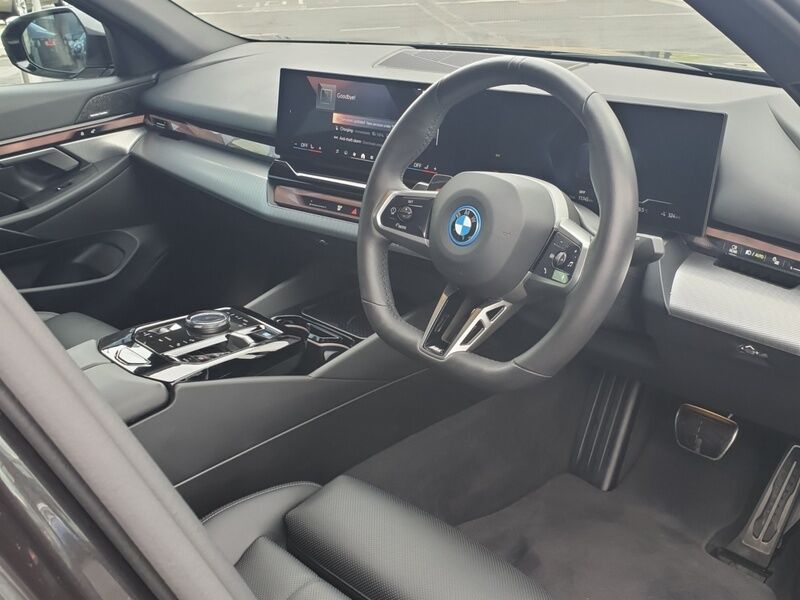 More views of BMW i5