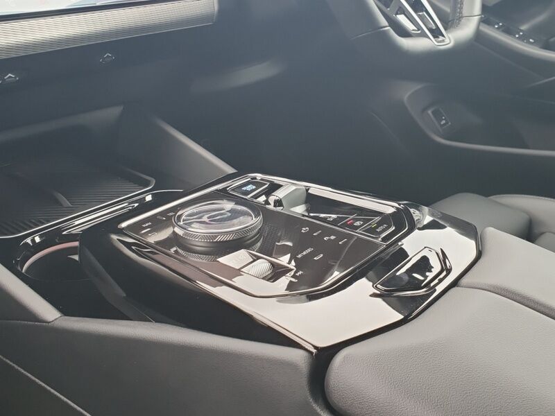 More views of BMW i5