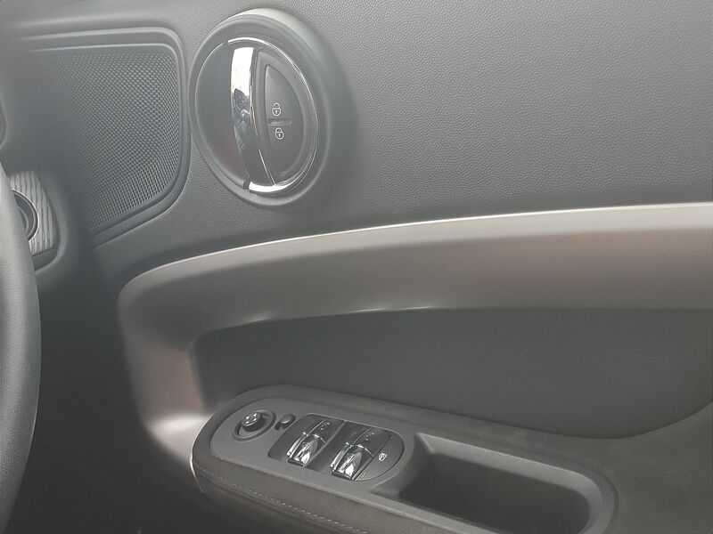 More views of Mini Countryman