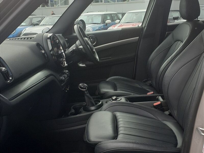 More views of Mini Countryman