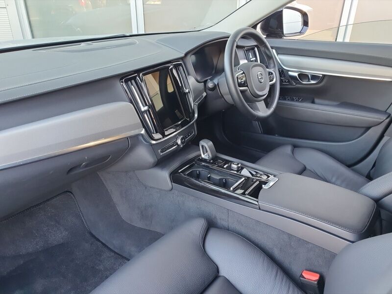 More views of Volvo V90