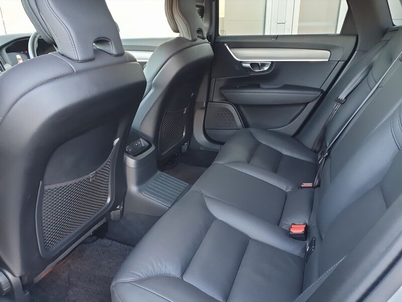 More views of Volvo V90