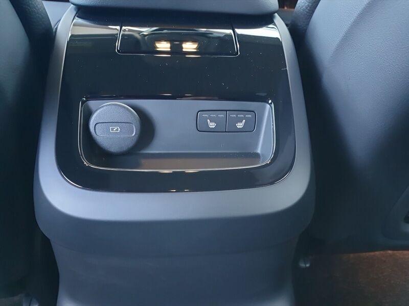 More views of Volvo V90