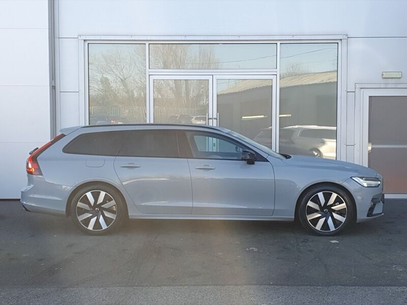 More views of Volvo V90