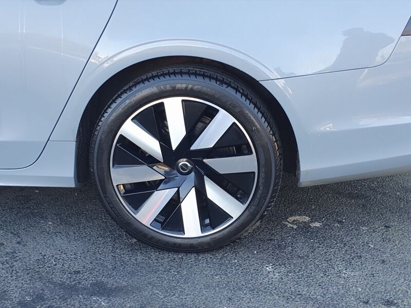 More views of Volvo V90