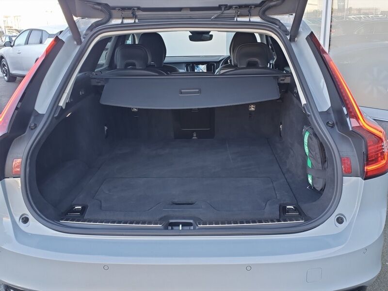 More views of Volvo V90