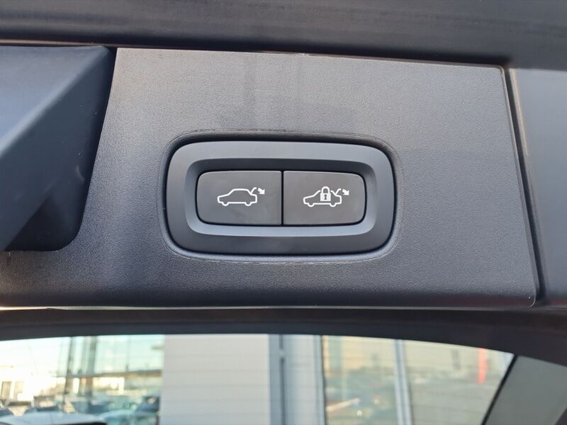 More views of Volvo V90