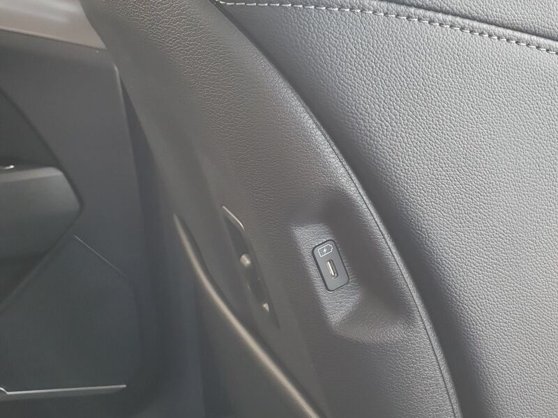 More views of Kia Sportage