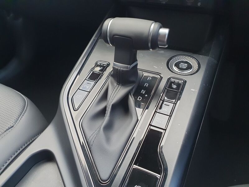 More views of Kia Niro