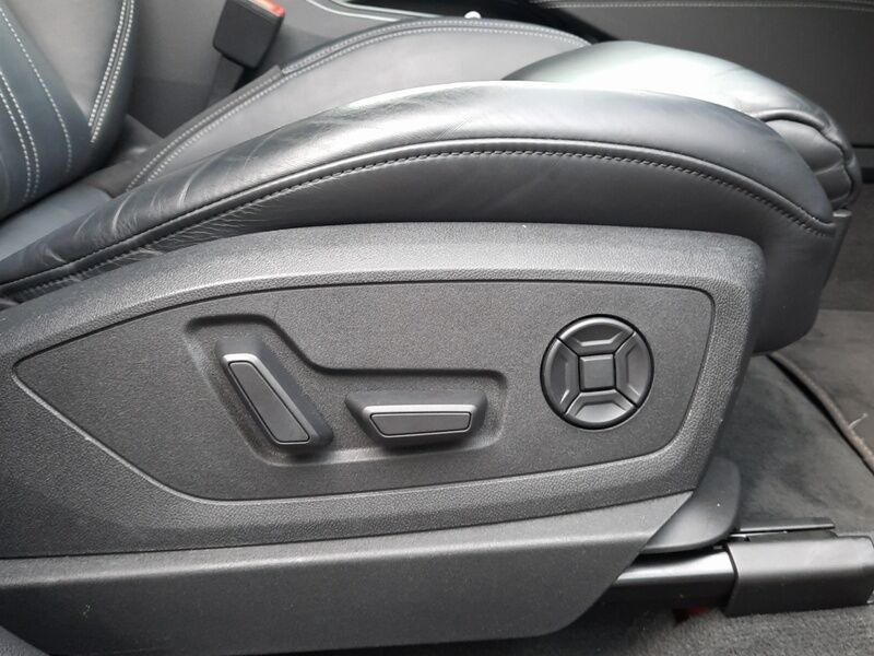 More views of Audi e-tron