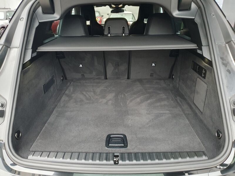 More views of BMW iX