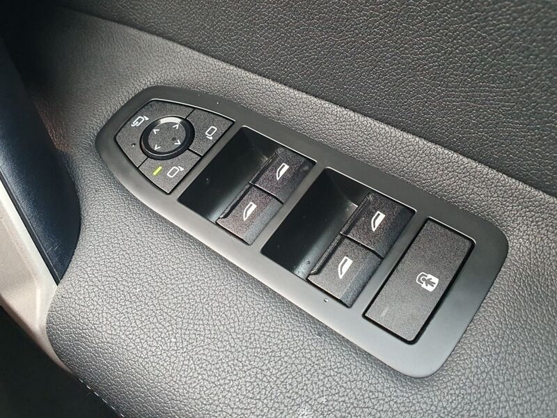 More views of BMW iX