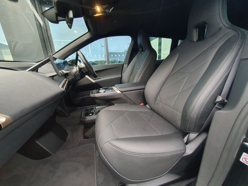 More views of BMW iX