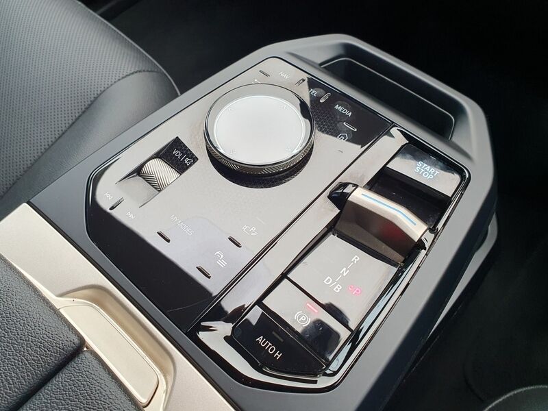 More views of BMW iX