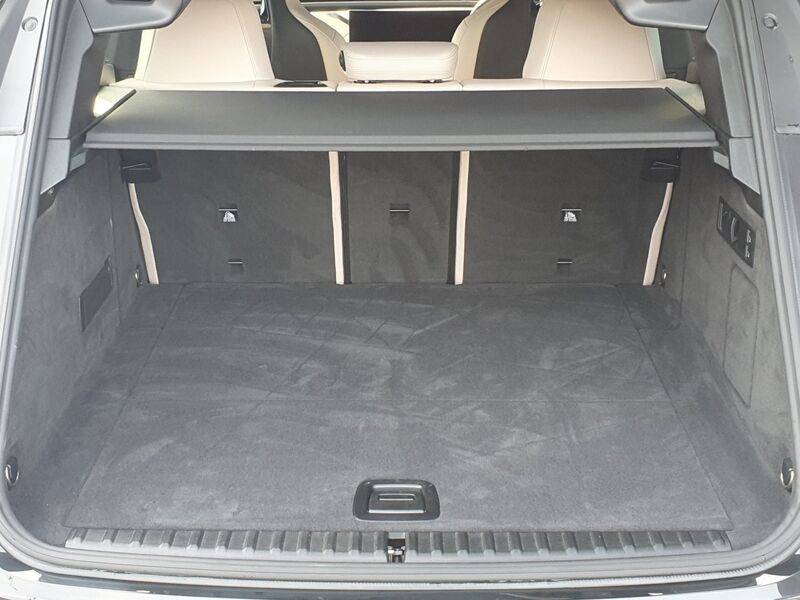 More views of BMW iX