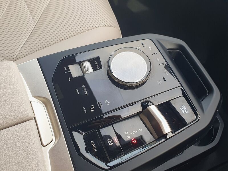 More views of BMW iX