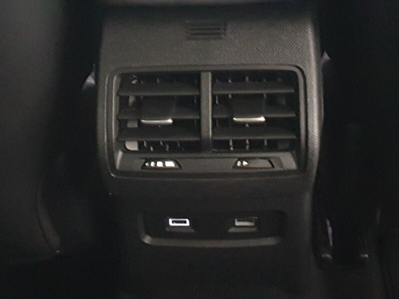 More views of Citroen e-C4