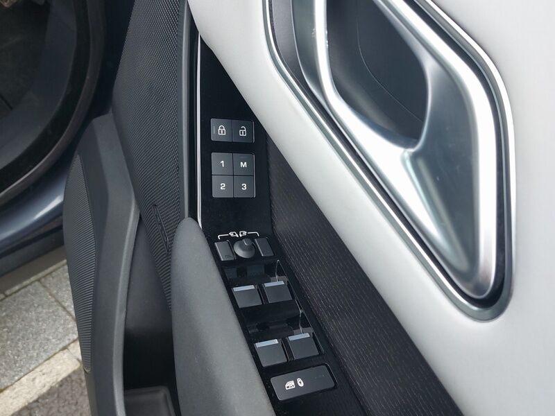 More views of Land Rover Range Rover Velar