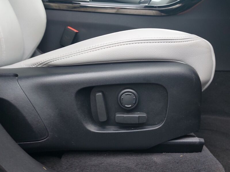 More views of Land Rover Range Rover Velar