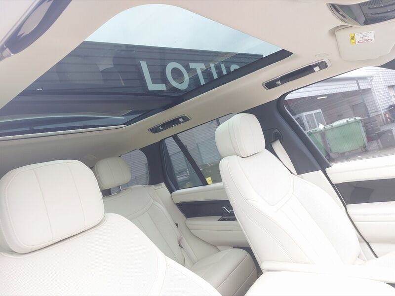 More views of Land Rover Range Rover