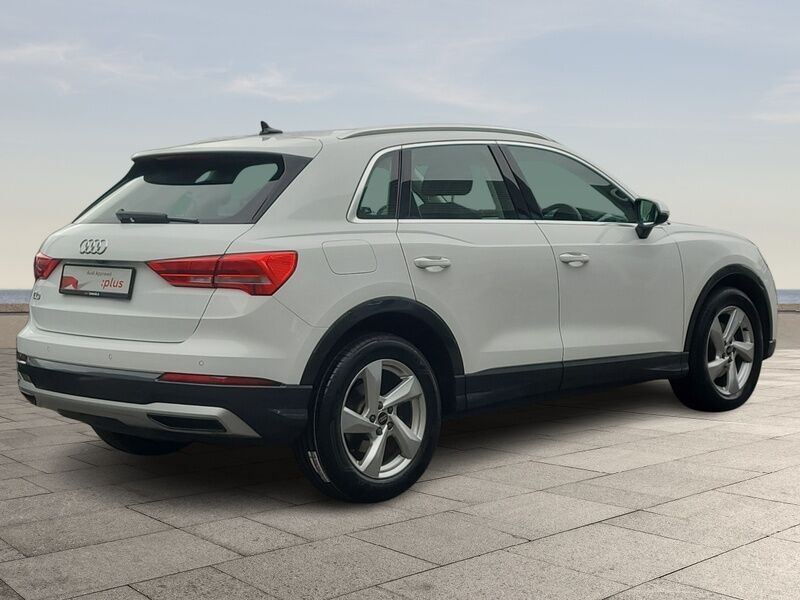 More views of Audi Q3