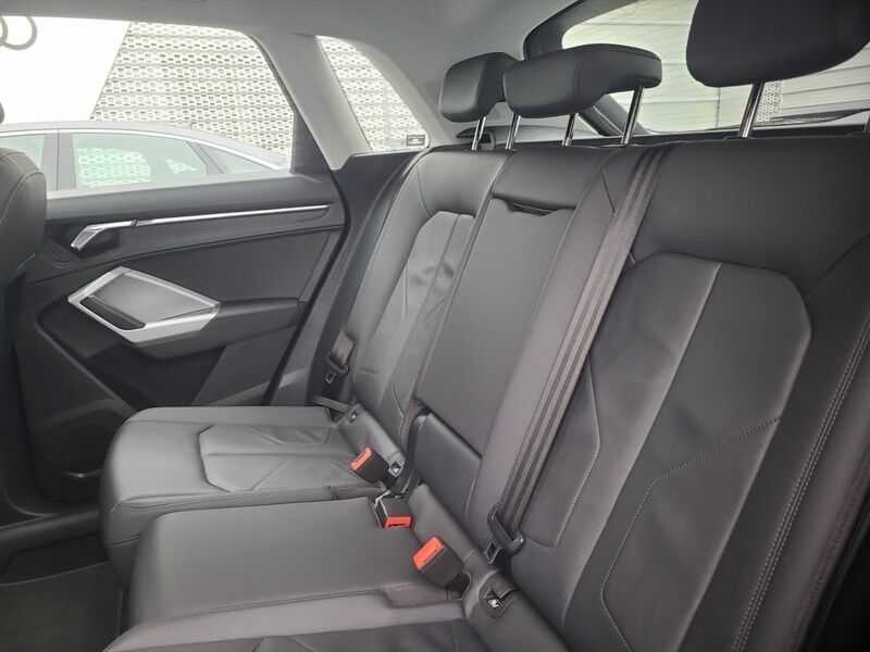 More views of Audi Q3