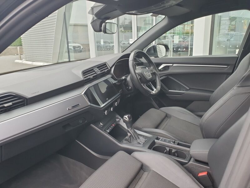 More views of Audi Q3