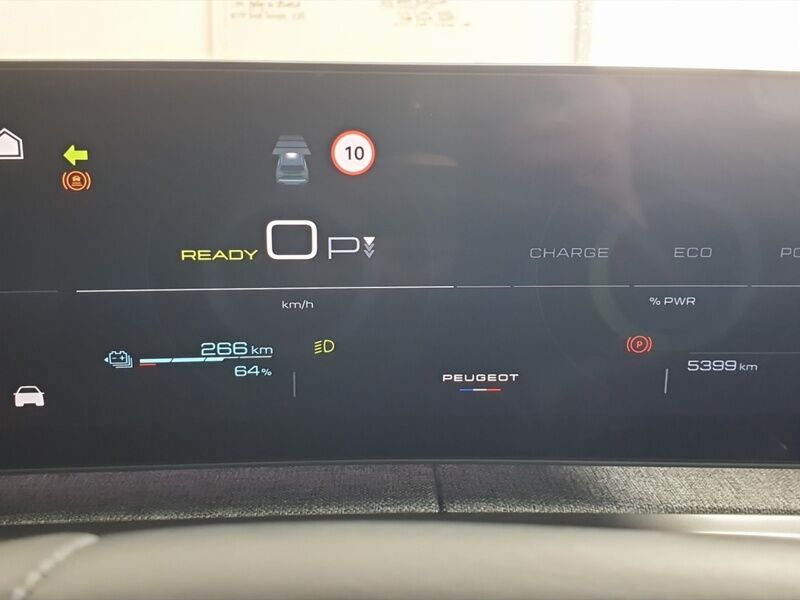 More views of Peugeot 5008