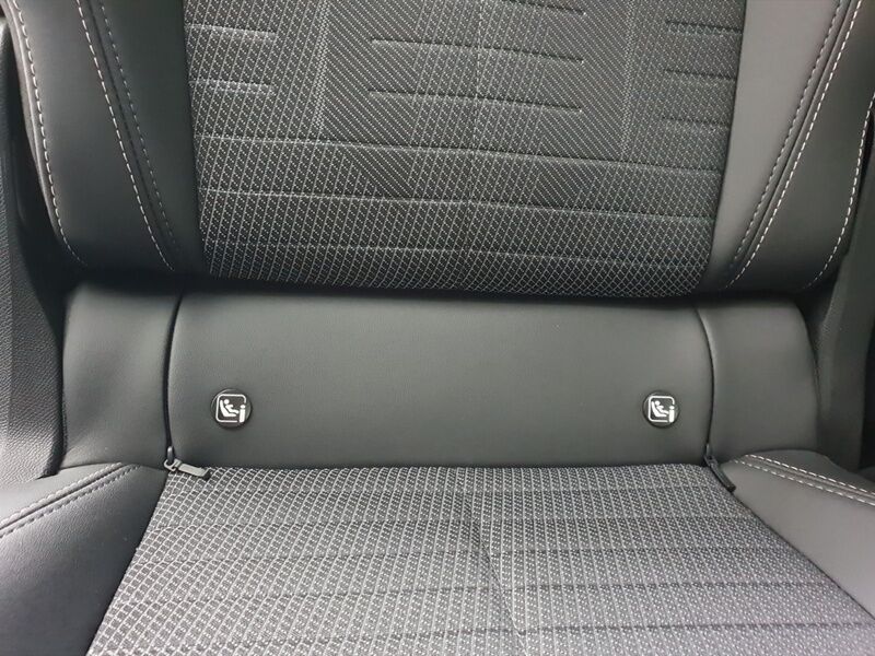 More views of Peugeot 5008