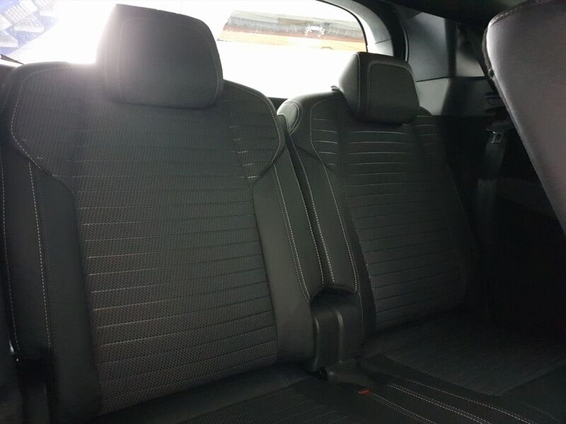 More views of Peugeot 5008