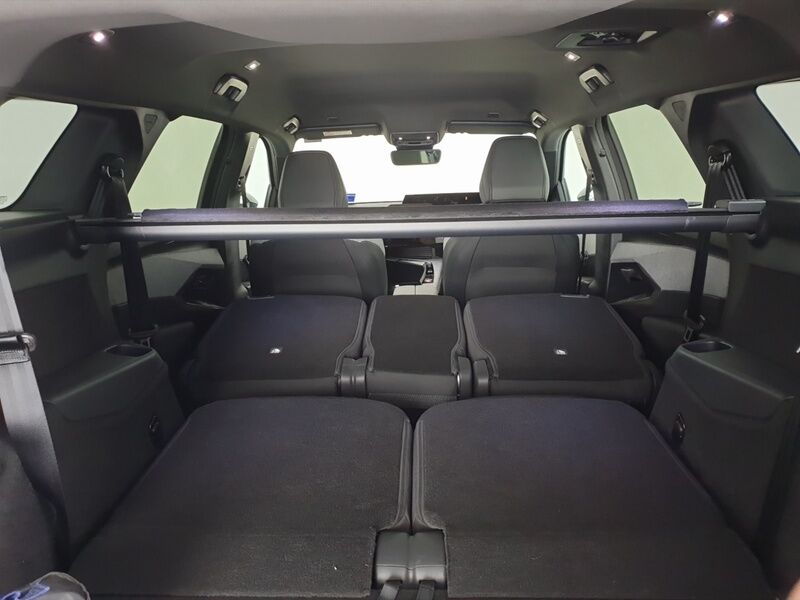 More views of Peugeot 5008