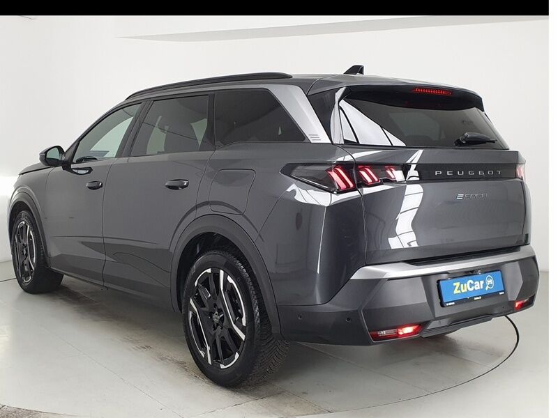 More views of Peugeot 5008
