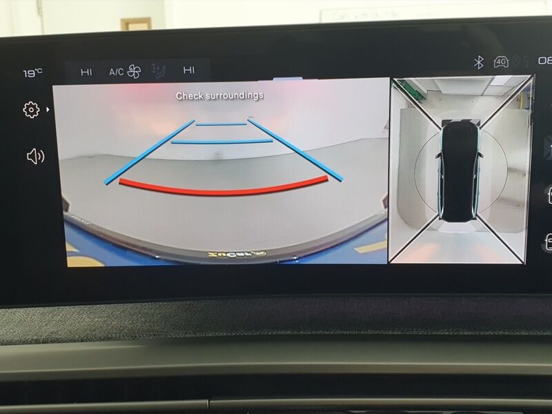 More views of Peugeot 5008