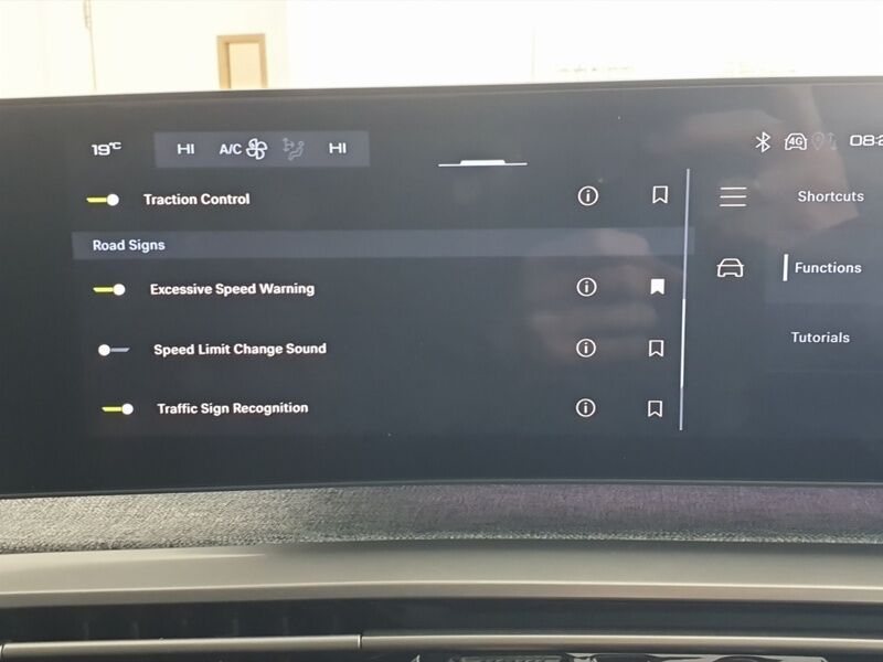 More views of Peugeot 5008